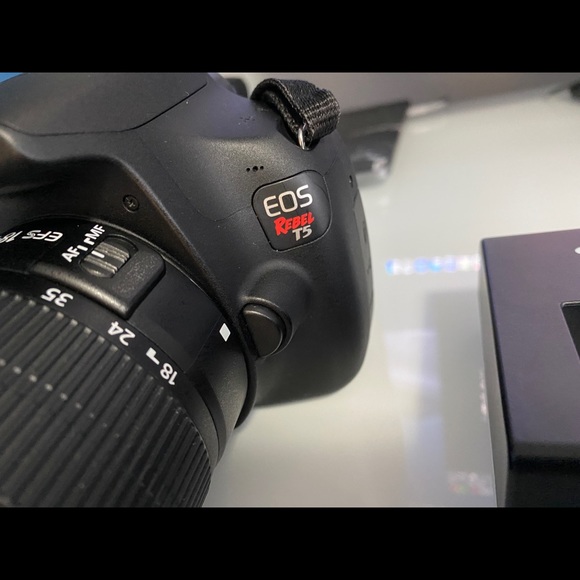 Canon EOS Rebel T5 DSLR Camera - Picture 3 of 9